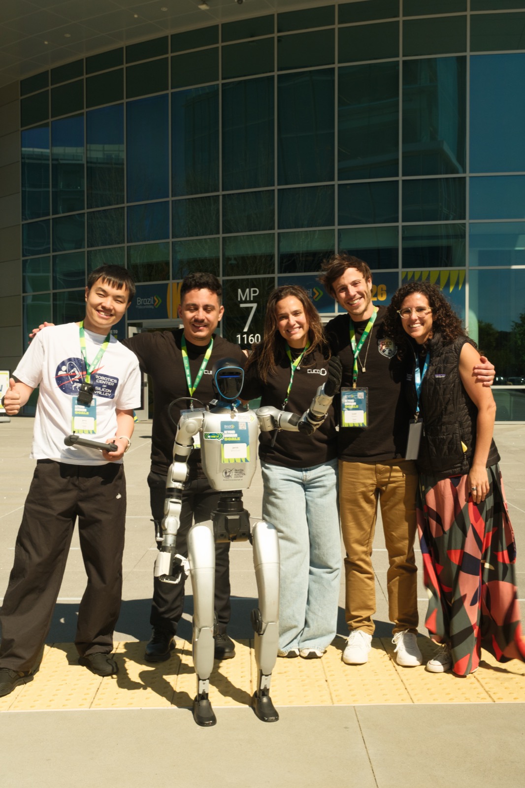 SVRC team of five with Unitree G1 humanoid robot at BSV 2026, S&atilde;o Paulo
